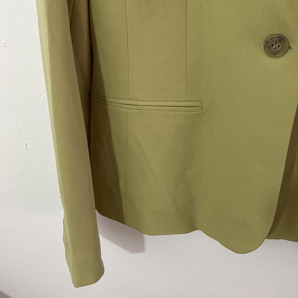 Women’s Blazer - Picture 4 of 8